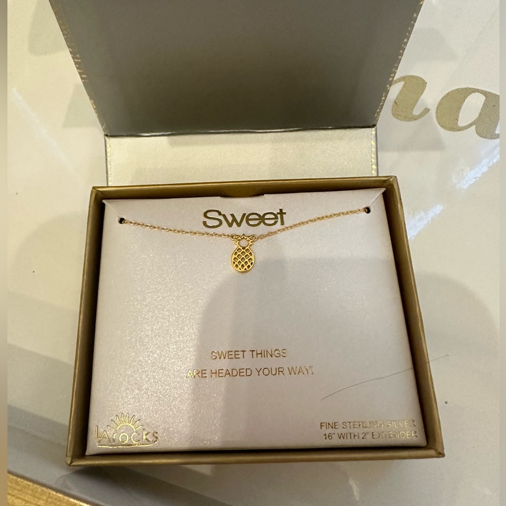 Brand new pineapple necklace !